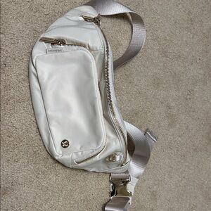 lululemon Everywhere Belt Bag Extra Large Metal Hardware Gold One Size
